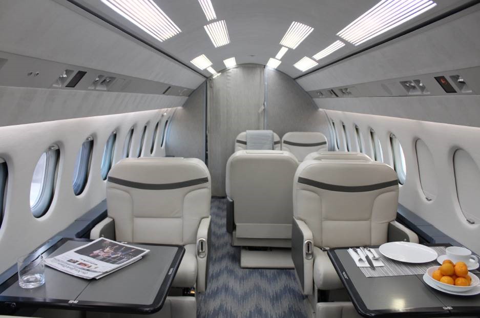 Falcon 900B