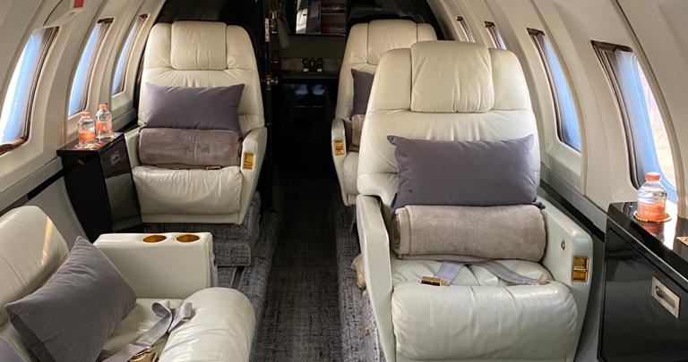 Hawker 700A