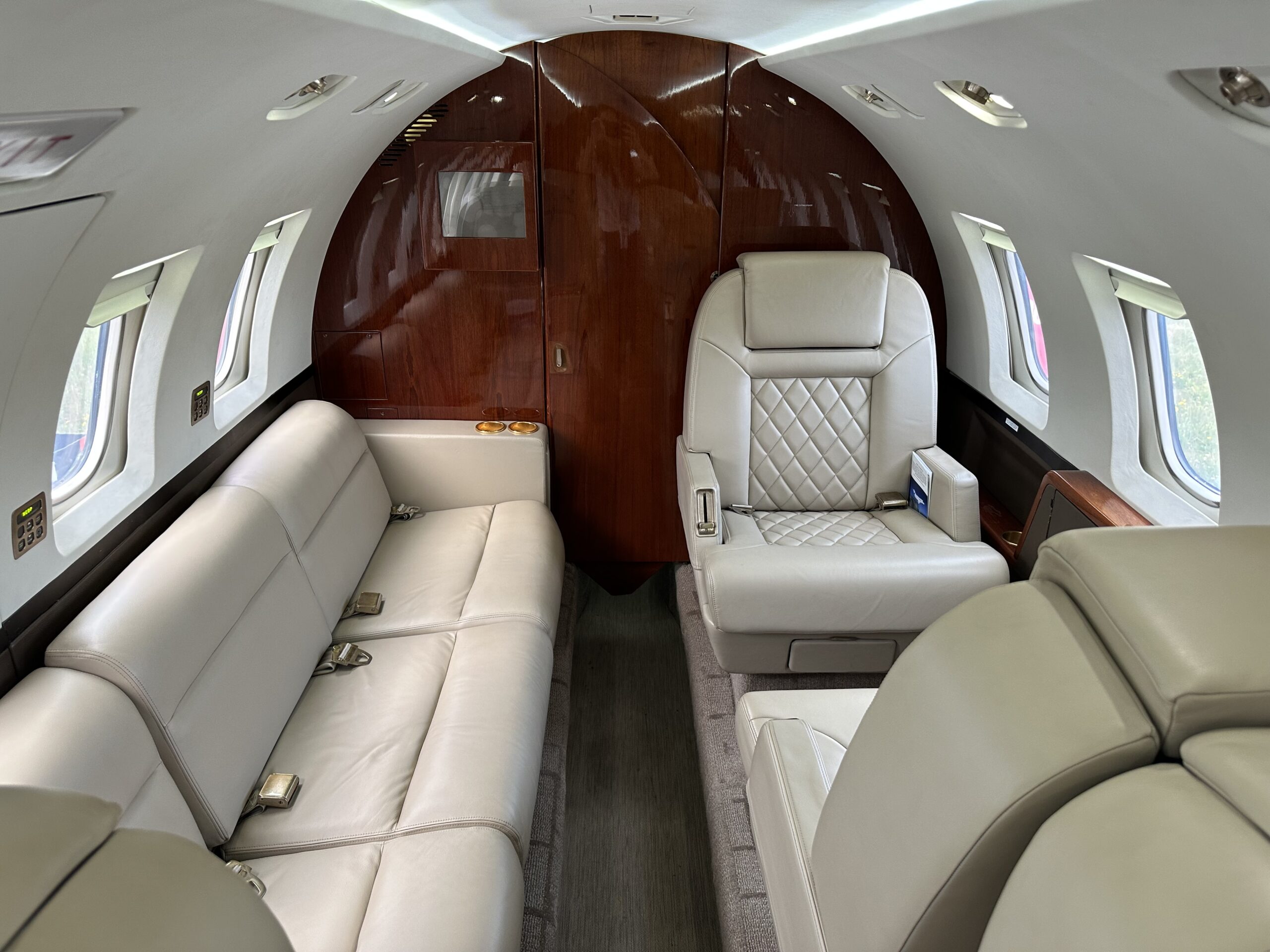 Hawker 1000