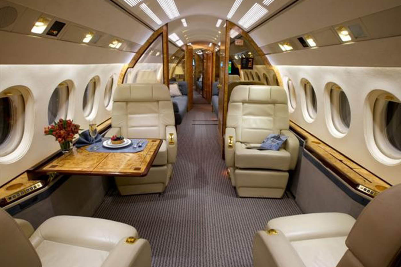 Falcon 900