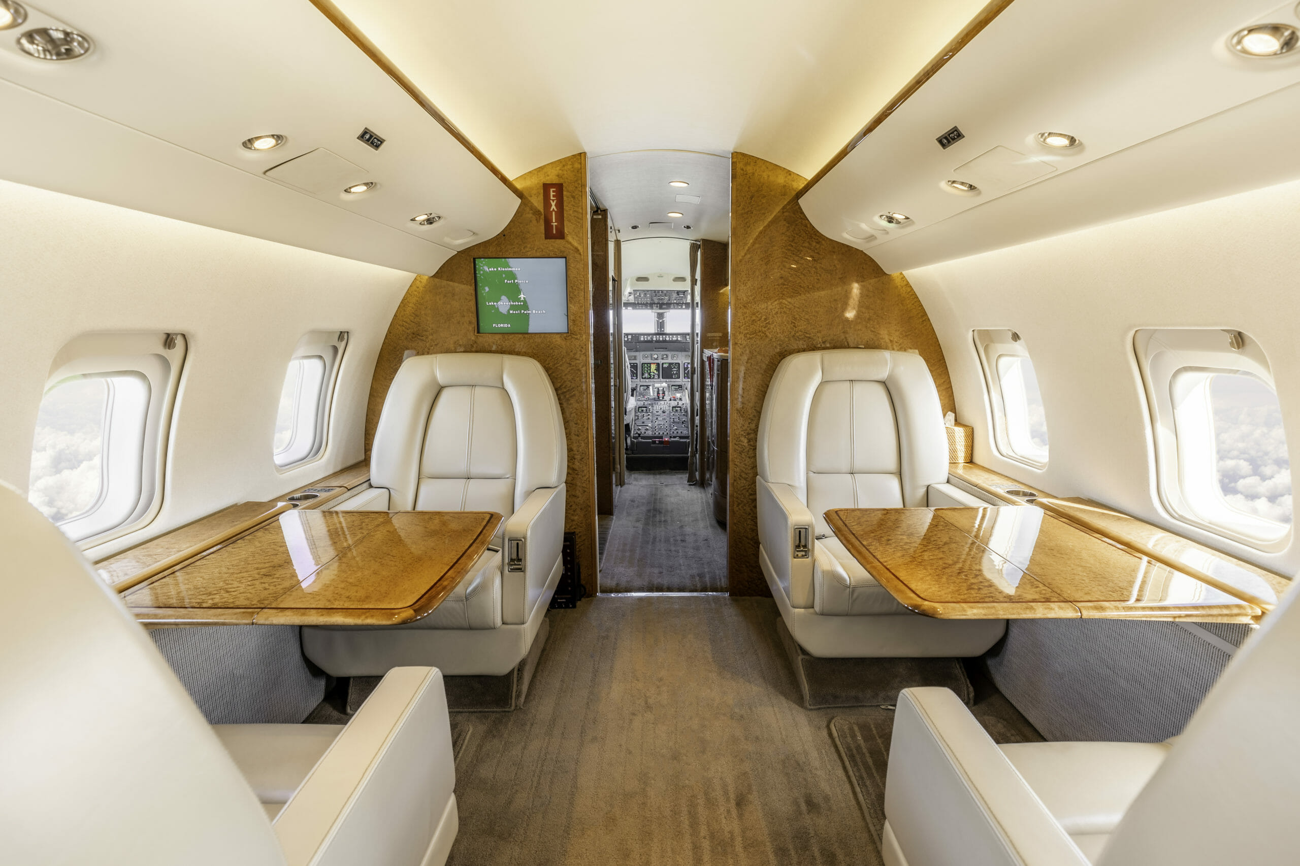 Challenger 604