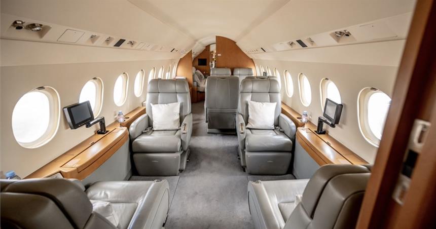 Falcon 900