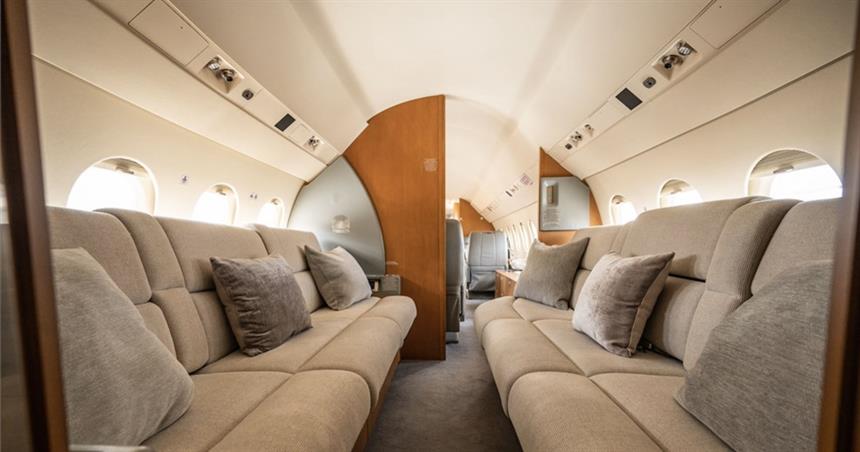 Falcon 900