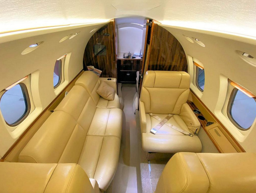 Hawker 800 SP