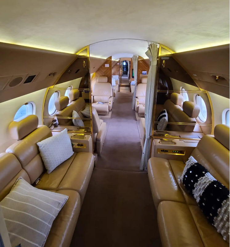 Falcon 900B