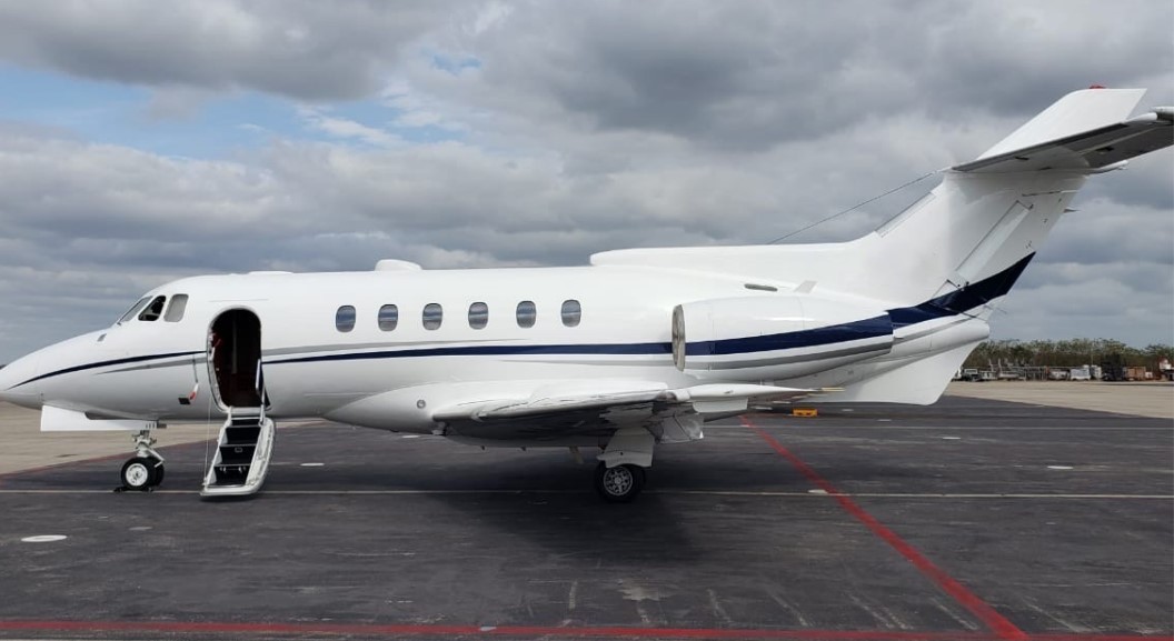 Hawker 700