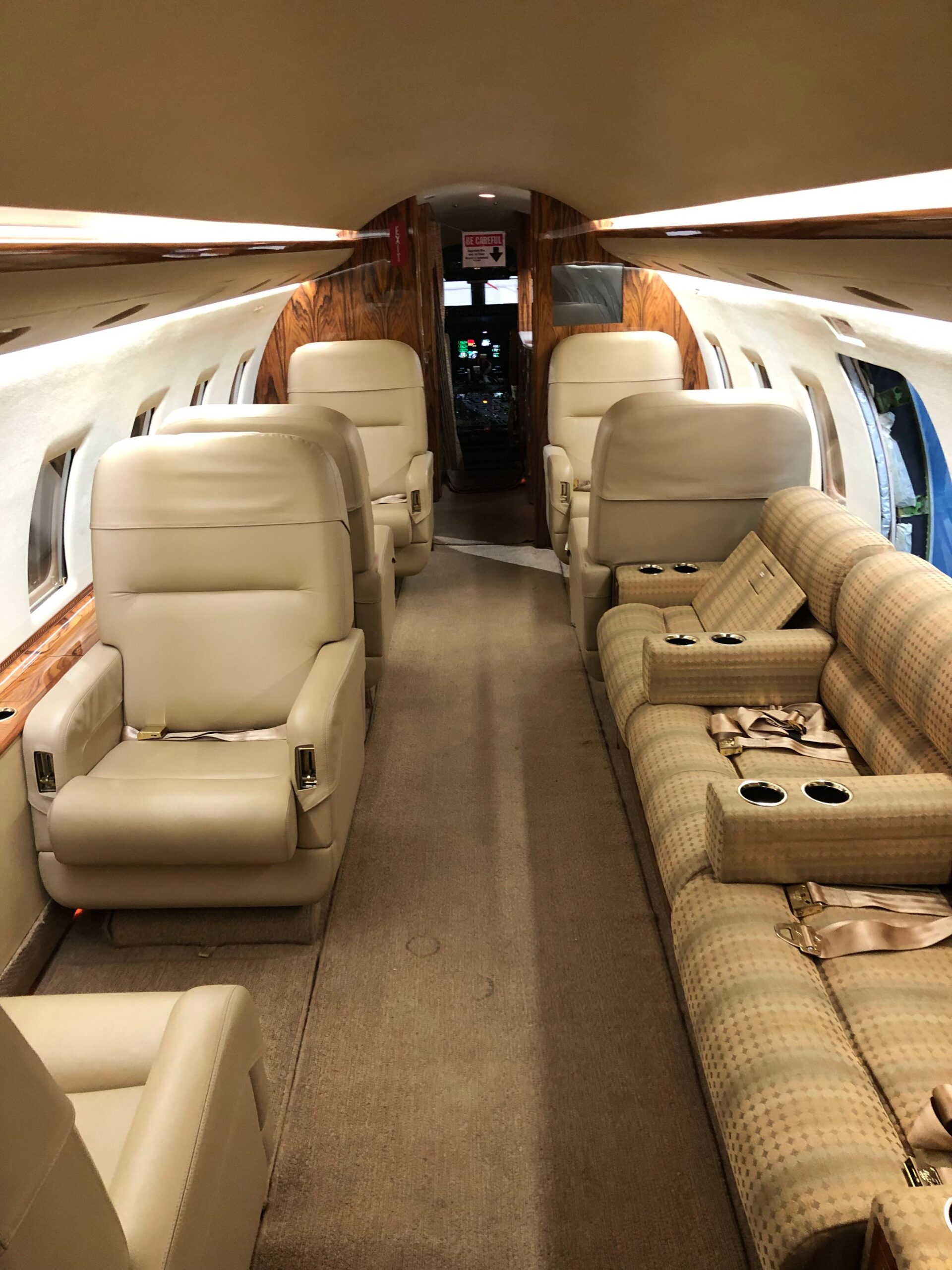 Challenger 604
