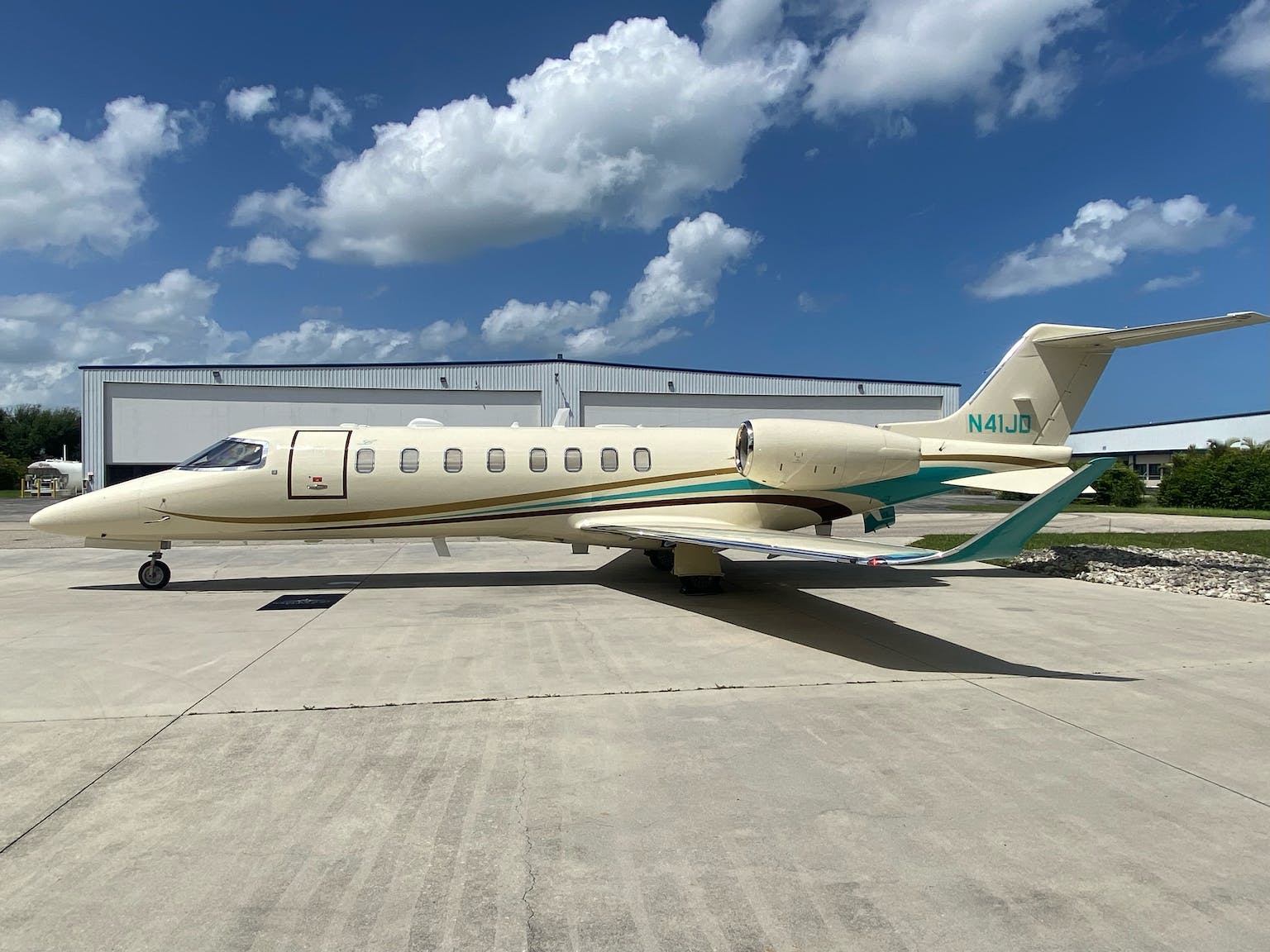 Learjet 75