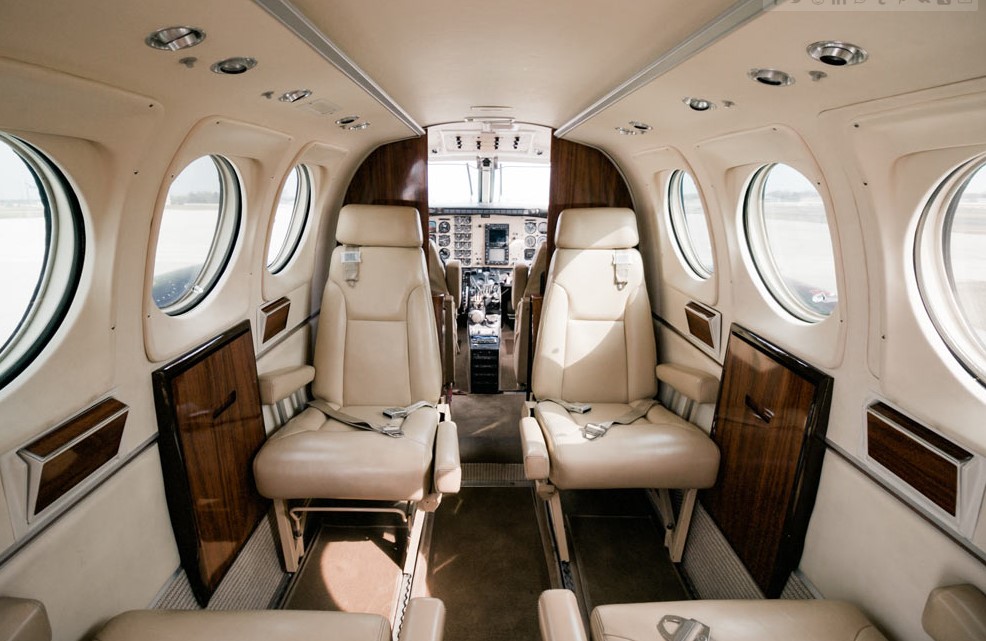 KING AIR C90