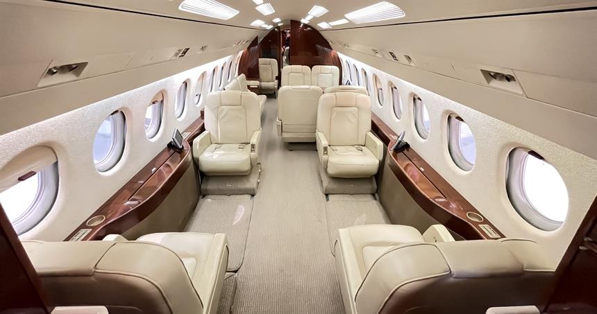 Falcon 900B