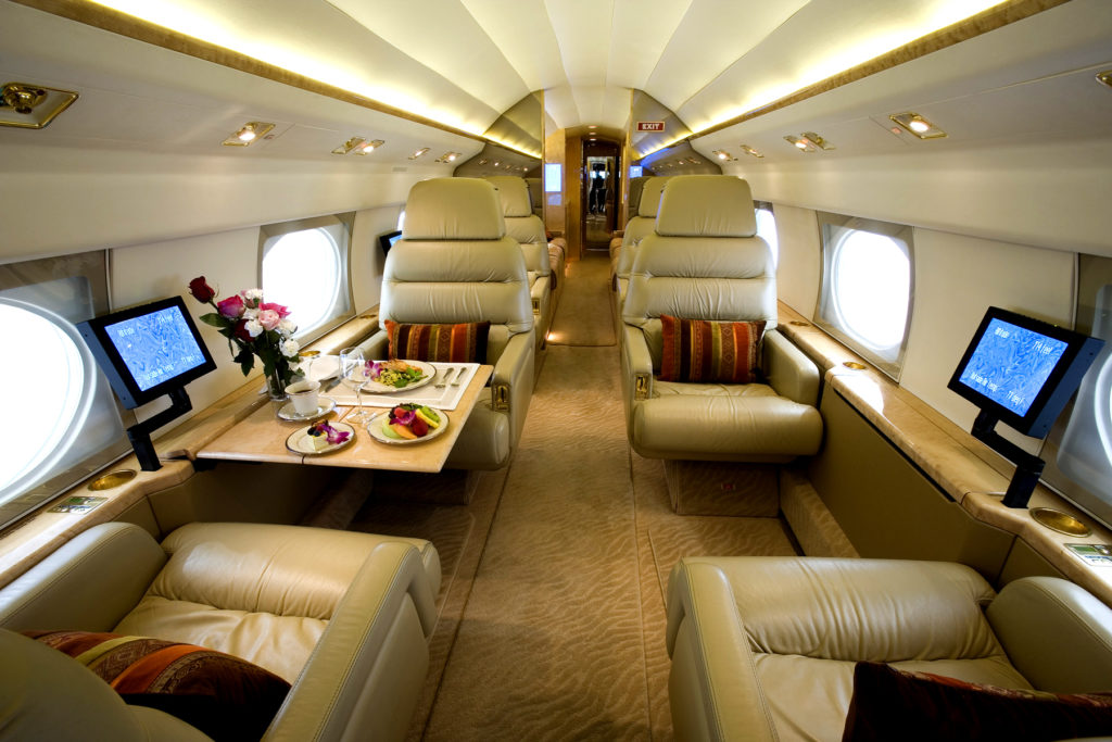 Private jet dining
